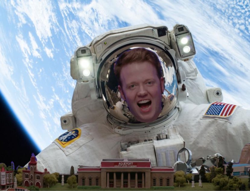 elana_danielle's tweet photo. heeeeello one and all and welcome back to another thrilling episode of dimension 20… in space! 🛸🪐 https://t.co/LSroMBEAAf