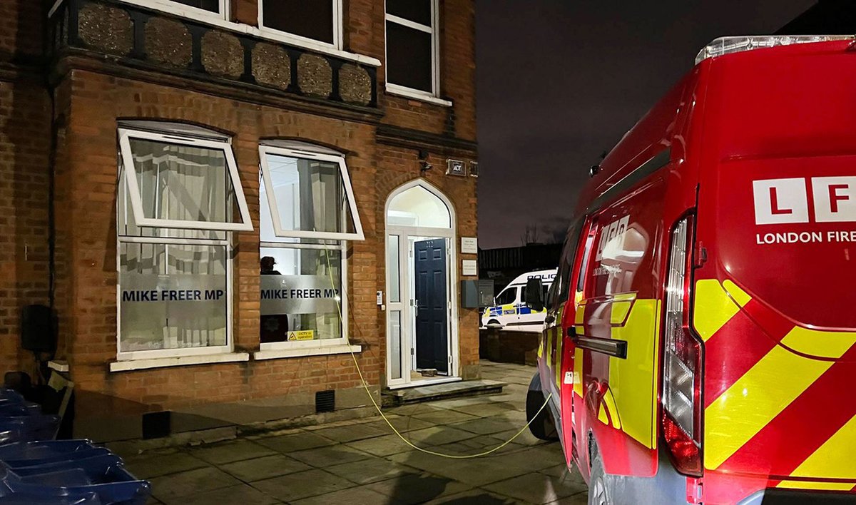 Daily_Express's tweet photo. Arsonist who torched MP Mike Freer’s shed says it wasn’t politically motivated #MikeFreer #London

https://t.co/PTPL6wrhJK https://t.co/Tg6fWvndz4