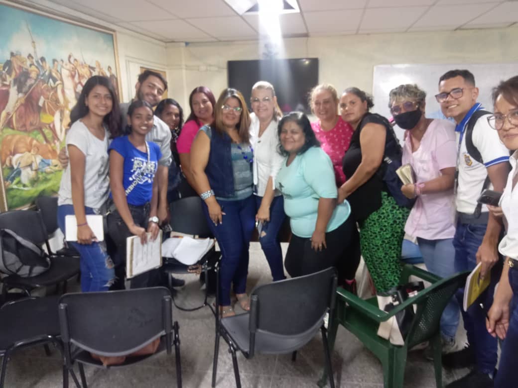 Sostuvimos un encuentro con el equipo organizador de la II Consulta Nacional de Logros y Aprendizajes de Factores Asociados en Estudiantes de 3er a 6to grado. #El28PorChavez #AmorIrreductibleYEterno @NicolasMaduro @_LaAvanzadora @MPPEDUCACION @CDCEAragua