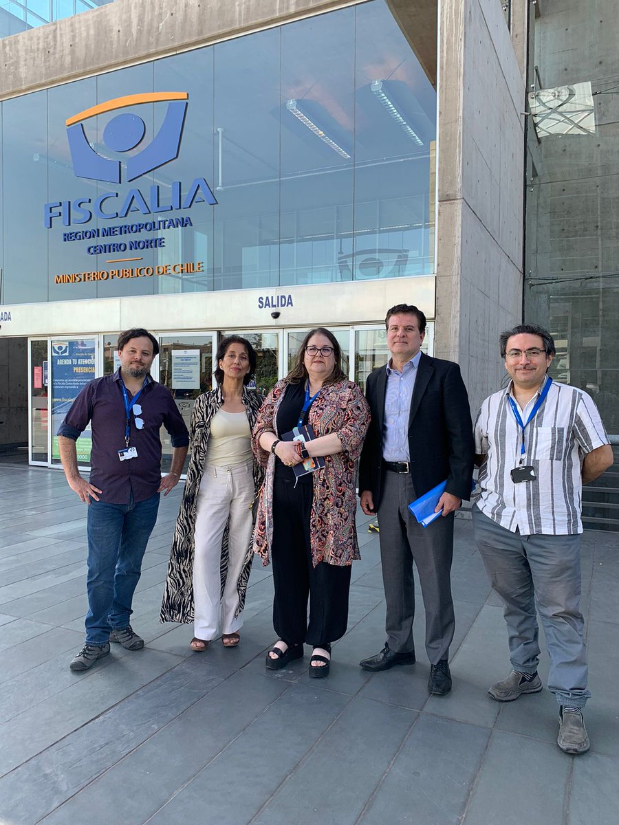 RaquelJaviera's tweet photo. Directorio Nacional del Colegio de Psicólog@s de Chile A.G. @colpsichile presentó en Fiscalía Centro Norte denuncia por Ejercicio Ilegal de la Profesión. 
Solicita la máxima sanción  
a quienes resulten responsables. Es importante verificar titulo en Superintendencia de Salud. https://t.co/2xfqP5MdHI
