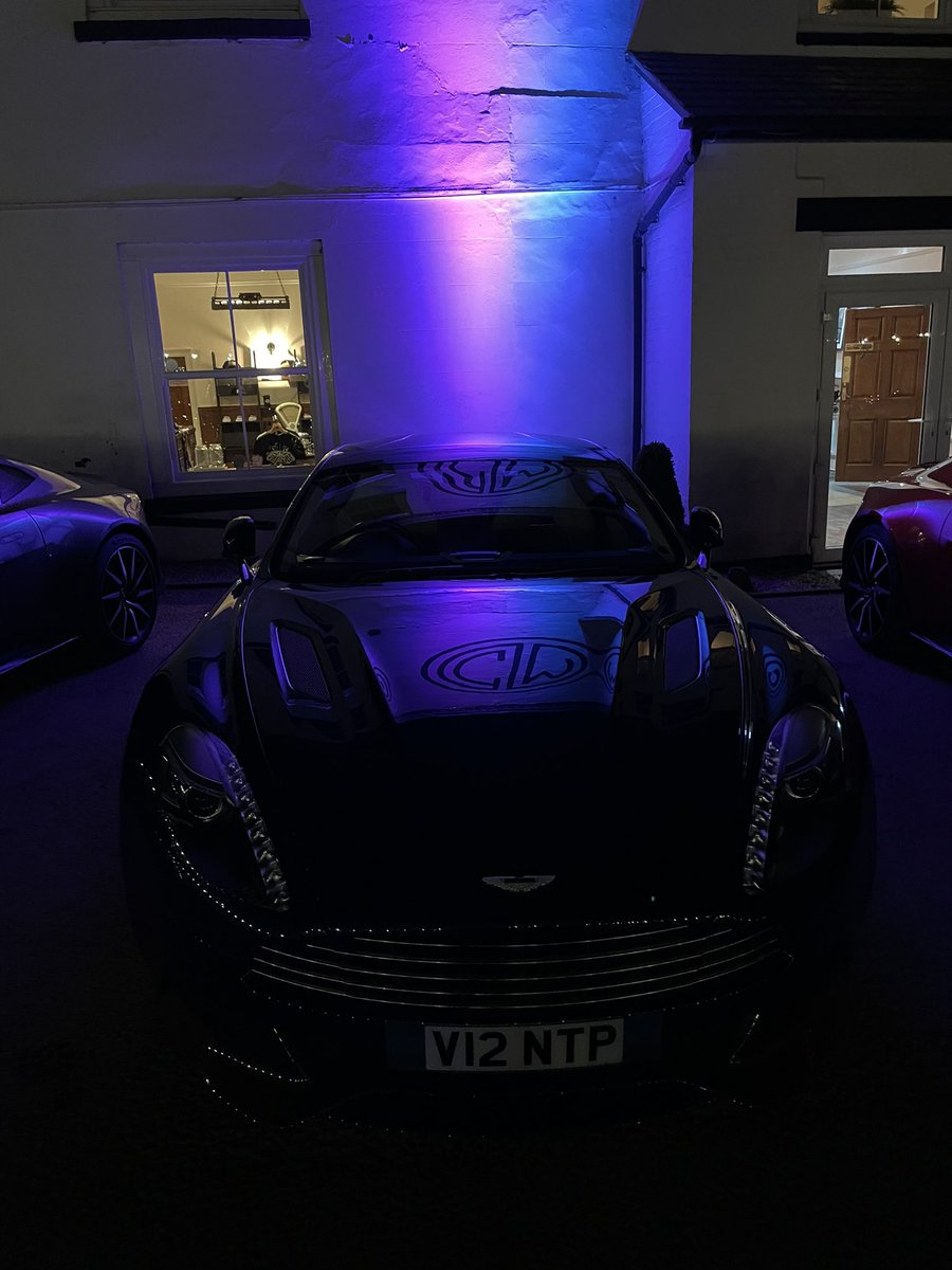 Cool AMOC meet at Caffeine & Machine - The Hill - this evening. A superb turnout.
Thanks to all for organising.
#AstonMartin
#astonmartinownersclub
#caffeineandmachine