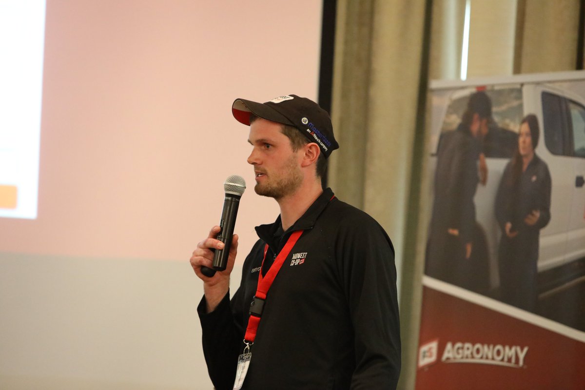Central_ON_FS's tweet photo. It's always fun to hear first-hand accounts of professional app equipment- thanks to Bryce Rodman from @midwestco_op for sharing his Amazone box story with us today! #FSinthefield https://t.co/gSDUaSV3lt