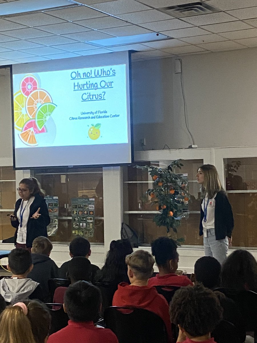 This week CEEPS members had the pleasure to participate to the  Polk county Agri-Fest to talk about citrus production in Florida to 4th graders🍊🍋🐊 @uf <a href="/UF/">FLORIDA</a>IFASCitrusREC <a href="/UFCitrusBugs/">UFCitrusBugs 🍊🐞</a> #extension #outreach #floridacitrus