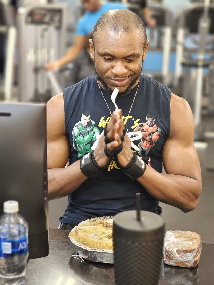 Mr_Bloodruth's tweet image. "Main stream": YOUR'RE TOXIC GO AWAY!
Rippaverse Comics:welcome, take a seat.
People starved for entertainment:
@EricDJuly @TheRippaverse #Yaira