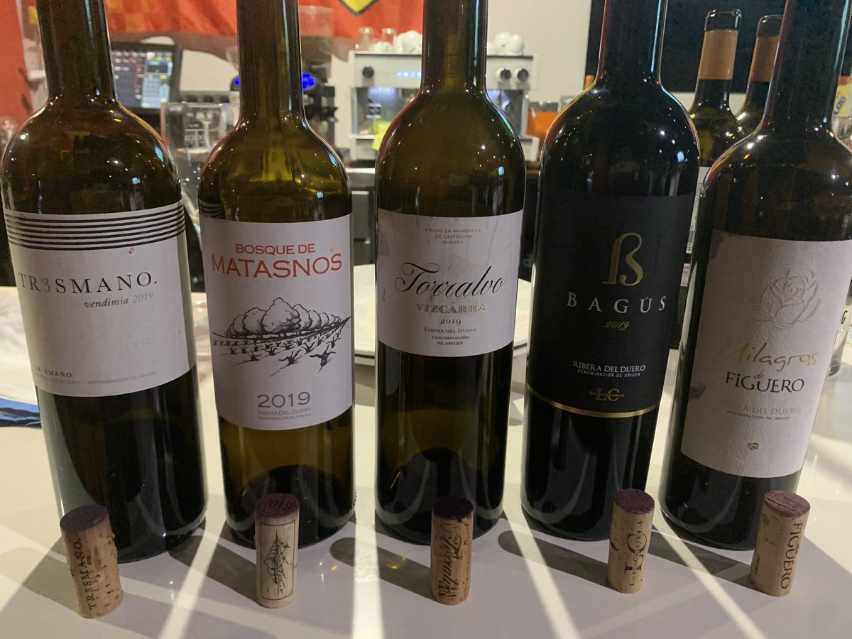 vinosyvinazos's tweet photo. Hoy a ciegas Riberas 2019.Gustaron todos pero,a la hora de calificar,triunfó @BosqueMatasnos y el q menos #Bagús.Pero todos muy ricos. De postres,#postigo 5año impresionante,exquisito y #CuestadelasLiebres q tb,algo más incluso,pero en no se nota el salto d precio q supone. https://t.co/VByo4nBBT9
