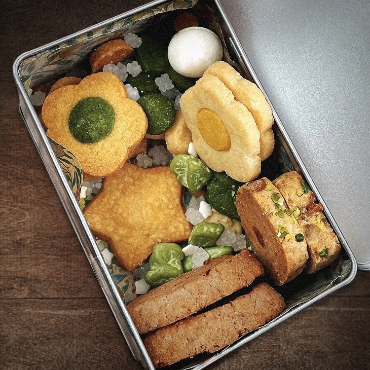 めっちゃ見てもろてありがとうございます〜お品書きも入れてました📖
したっかわには星がたくさん入っております。
ぽんぽこ山からの産地直送、たぬき達が一生懸命拾ってきてくれたそうです。