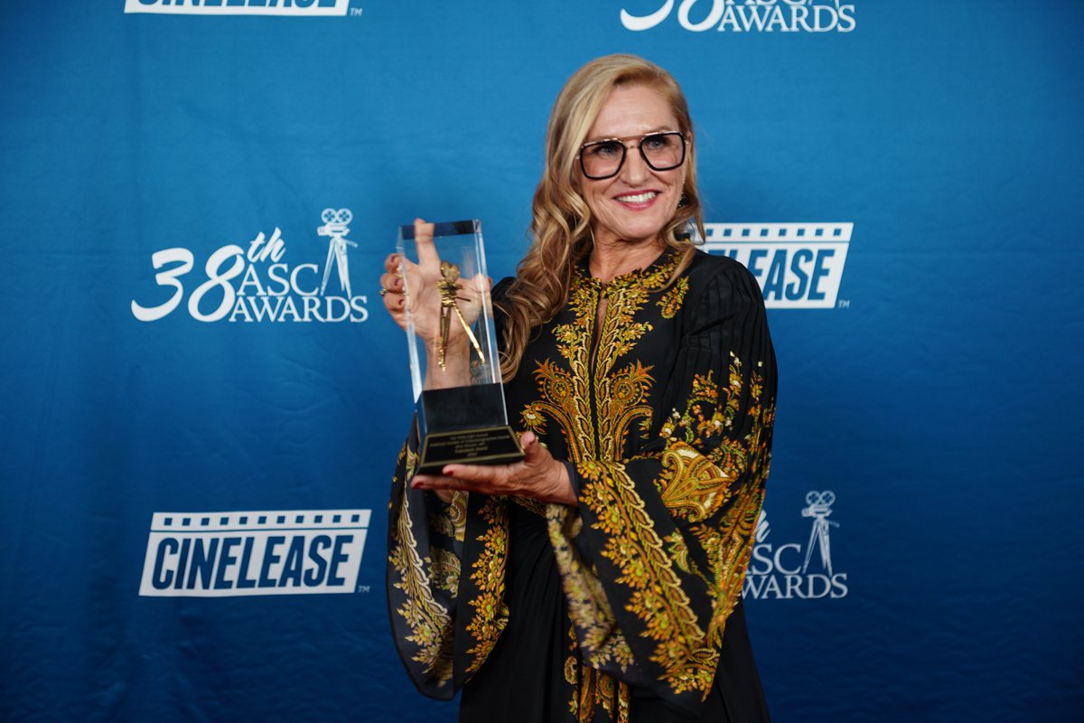 Proud to announce that LMU’s Distinguished Artist in Residence, Amy Vincent, ASC, was honored by @AmericanCine at the #ASCAwards with the prestigious President’s Award. We are thrilled to have Amy sharing her #cinematography wisdom with our students. Congrats Amy! #filmmaking