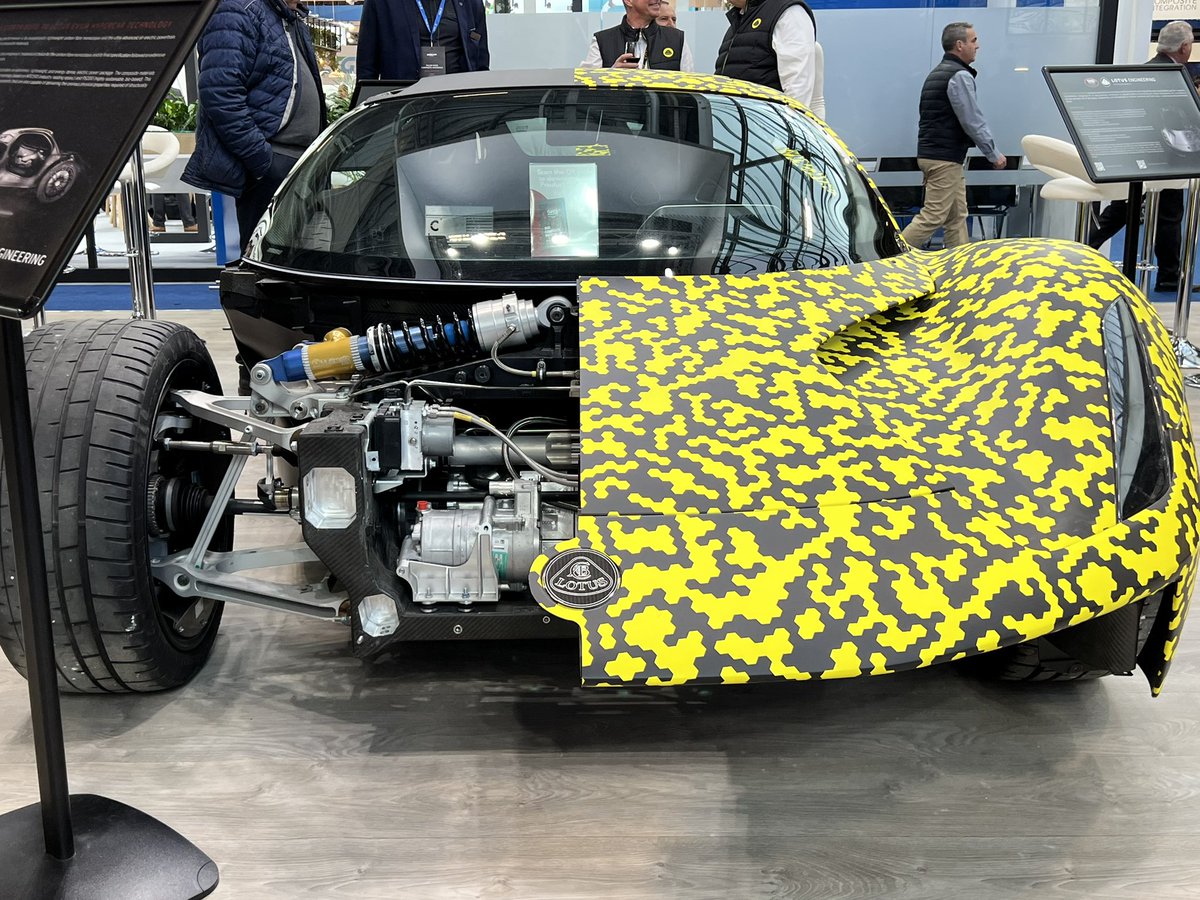 carboncleanup's tweet photo. A very inspiring 1st day at JEC Group  world composites show 2024 in beautiful Paris 🇫🇷 🥖🍾

It seems we are right on time with our carbon neutral carbon fiber materials ♻️ https://t.co/YJpYSdn5fP https://t.co/eCB0w9ci4A
