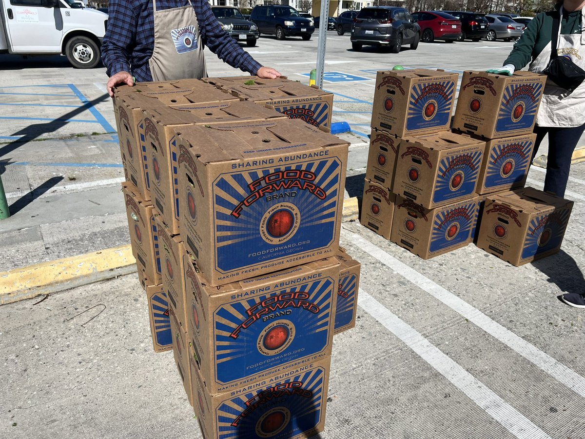 btsunoda's tweet photo. Volunteered with #FoodForward today, an organization that recovers fresh produce and provides it to food pantries. https://t.co/E2i0OXavTf