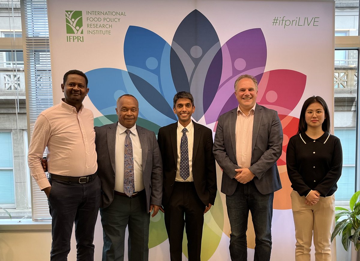A visit from @mandefro_niguss from @EthiopianATA and @rikingreen from @digitalgreenorg to @IFPRI, with @gashaw_ta & MinAh Kim. When Mandefro & Dawit Alemu were @InstituteEIAR 20 yrs ago, they taught me the difference btwn Katumani OPV & BH660 hybrid maize, and more!