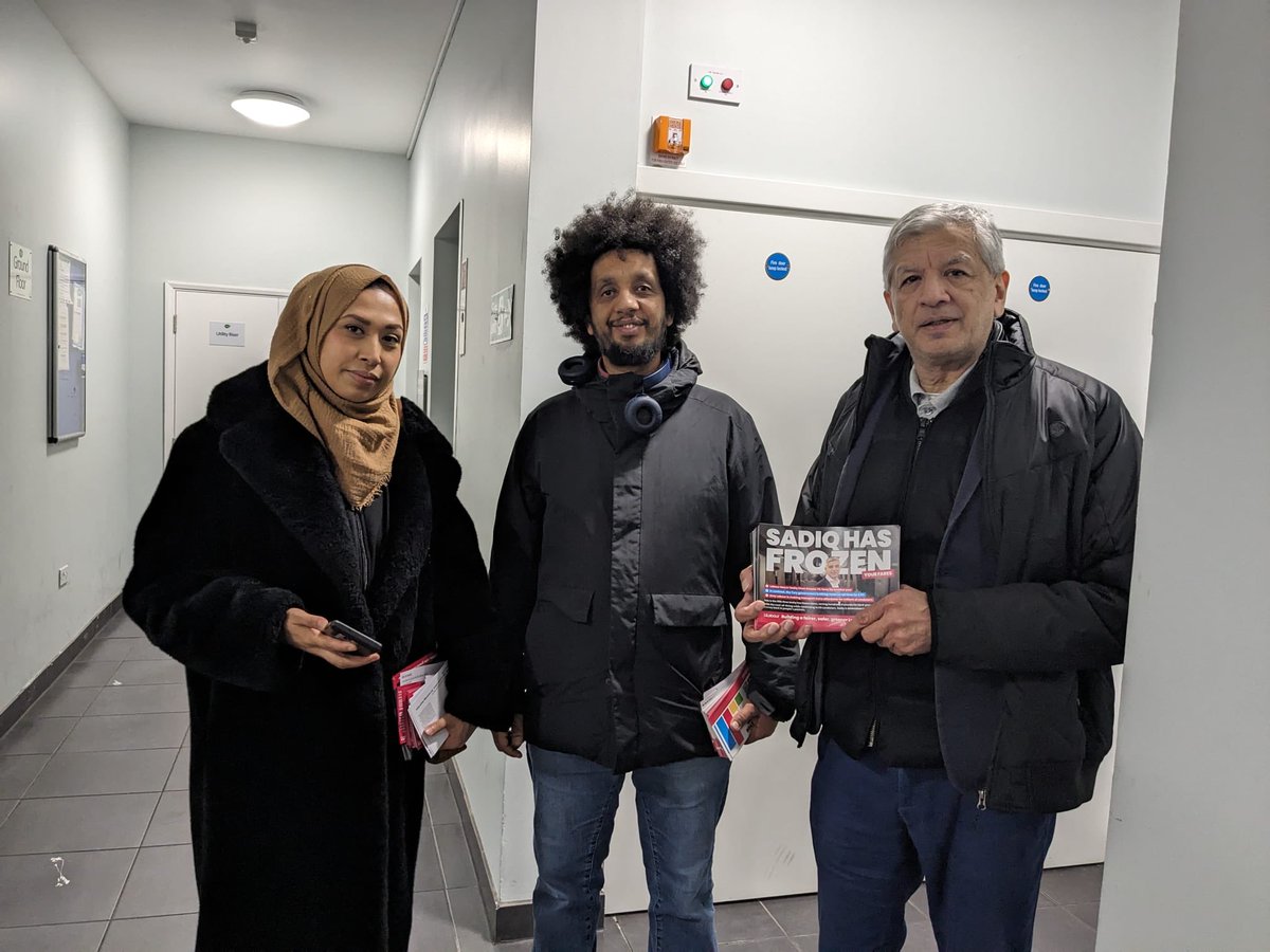 With ⁦@TH_Labour⁩ ⁦@weaverslabour⁩ @CllrAsma_Islam⁩ Amina Ali Chair ⁦@BGandSLabour⁩ and Mulu getting out ⁦@SadiqKhan⁩ message about TfL fares freeze in Weavers Ward, Tower Hamlets tonight.