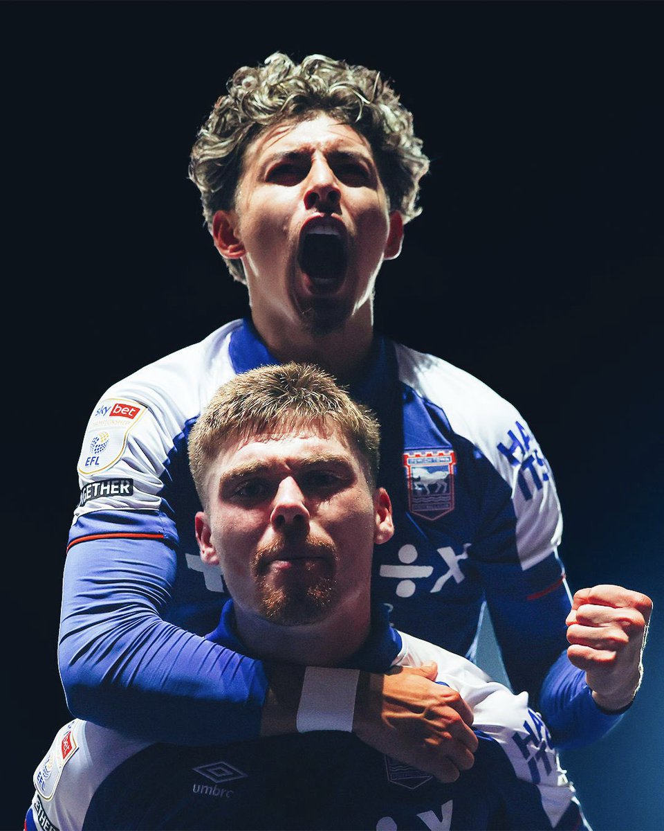 jeremysarm7ento's tweet photo. How may i assist you @Leifdavis_3 🍽️

What a night at Portman Road 💙 https://t.co/KPPBKcEQwA