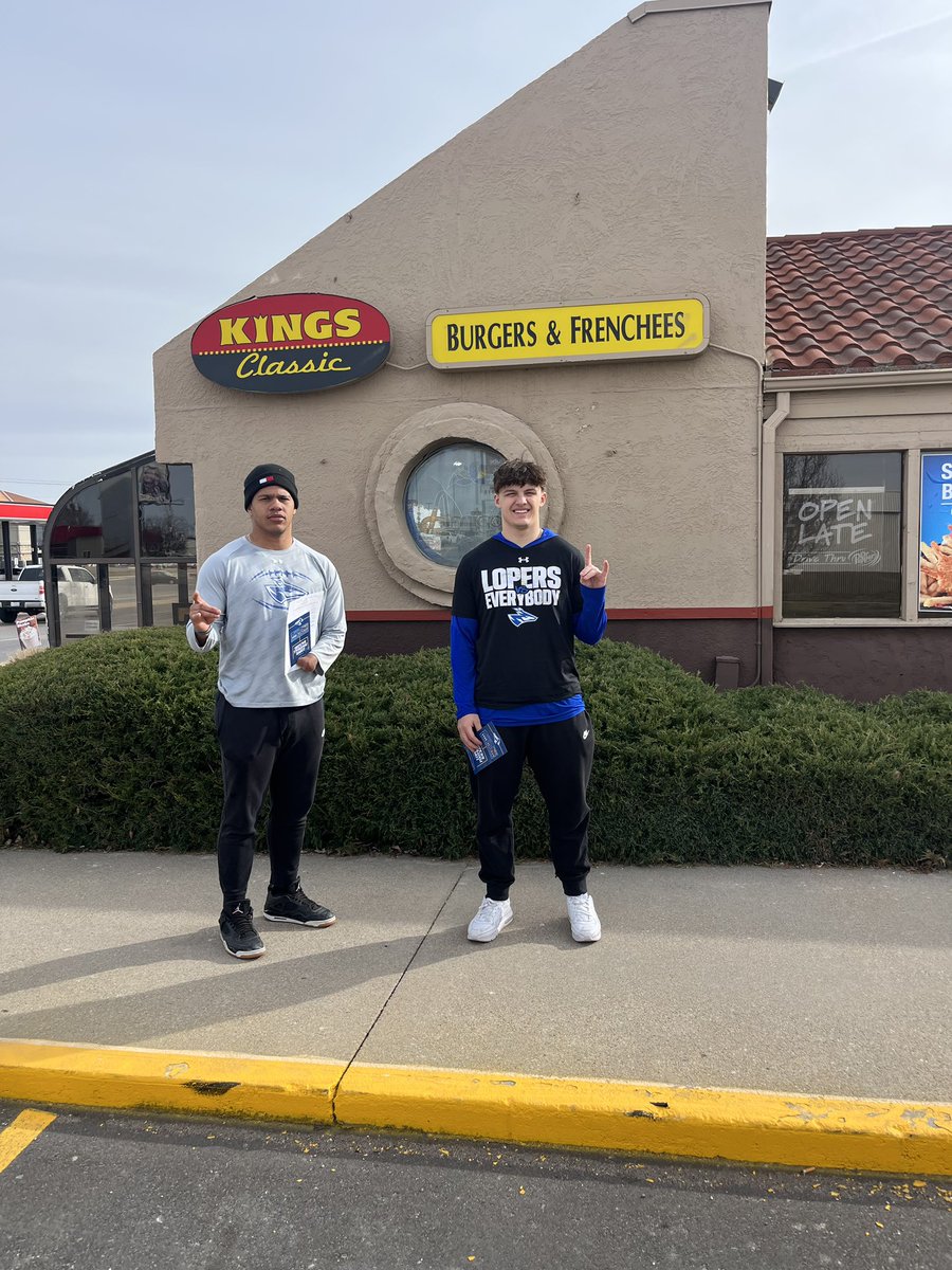 CoachJO_DC's tweet photo. Thank you to Amigos for being a part of the Blue Swarm
and donating to the Loper Backers Banquet! #TeamOverMe #LoperBackers #PowerOfTheHerd https://t.co/g7SlVTKrkd