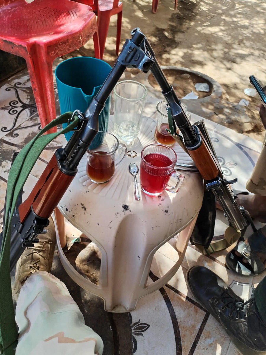 شلنا كرباج وكلامنا مر مُدفع كان قام بنقابلوا صدر
#أمن_ياااا_جــن✌️
#قيادة_منطقة_أم_درمان_العــسكرية