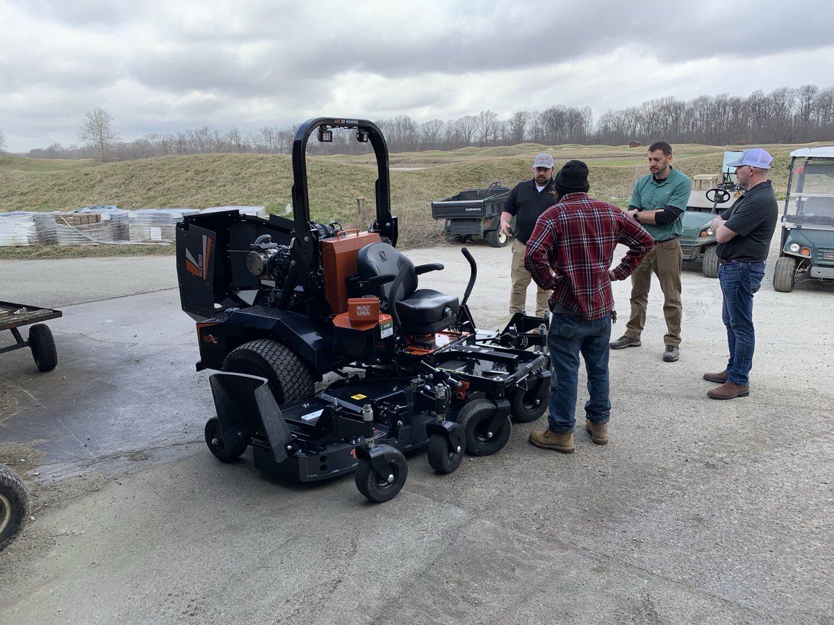 Busy Tuesday morning with a new 2550E and WZ800.
A BIG Thank You to ⁦@JSchriner1⁩ for this fabulous opportunity, as well as Zach Westerfield with Lastec ⁦⁦@LastecMowers⁩ and George Robertson with Beard Equipment ⁦@BeardEquipGolf⁩ for your assistance!!
TGTB