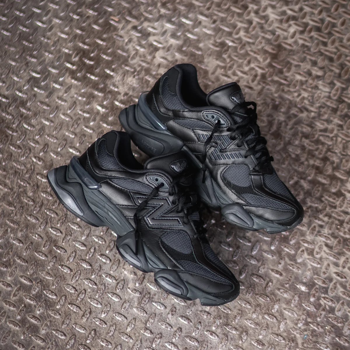Ad: New Balance 9060 'Black Phantom' 🖤

bit.ly/3Io08VB