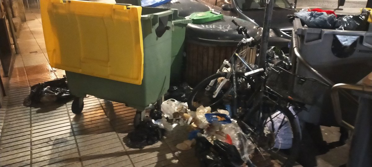 Pedroxvb's tweet image. Rúa do Orzán 00:30h, marabilla no centro da Coruña.
@VecinosOrzan @ConcelloCoruna @silcerino @vocescoruna