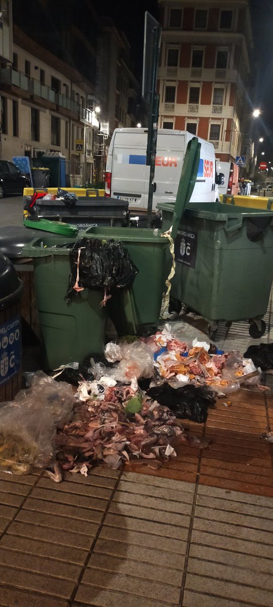 Pedroxvb's tweet image. Rúa do Orzán 00:30h, marabilla no centro da Coruña.
@VecinosOrzan @ConcelloCoruna @silcerino @vocescoruna