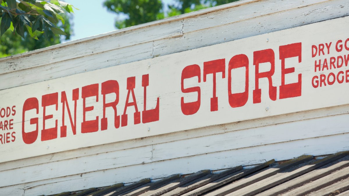 FairfieldDuncan's tweet image. When you visit, be sure to step back in time while shopping in nearby downtown Greenville. And don't skip Mast General Stores, with it's antique lined walls, casual clothing, old-fashioned candies, &amp;amp; lots of free nostalgia! :  bit.ly/3v0yomR
-
#GreenvilleSC #DuncanSC