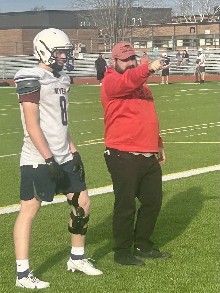 GryphonFB's tweet photo. Big thanks to AN Myer Marauders for inviting our coaches to join your practice today in Niagara! 🏈 It's an honour to collaborate with such a talented team in a region known for producing top-notch football players. Let's keep grinding &amp; elevating the game together! #NextGryphon https://t.co/3PljdUkejl