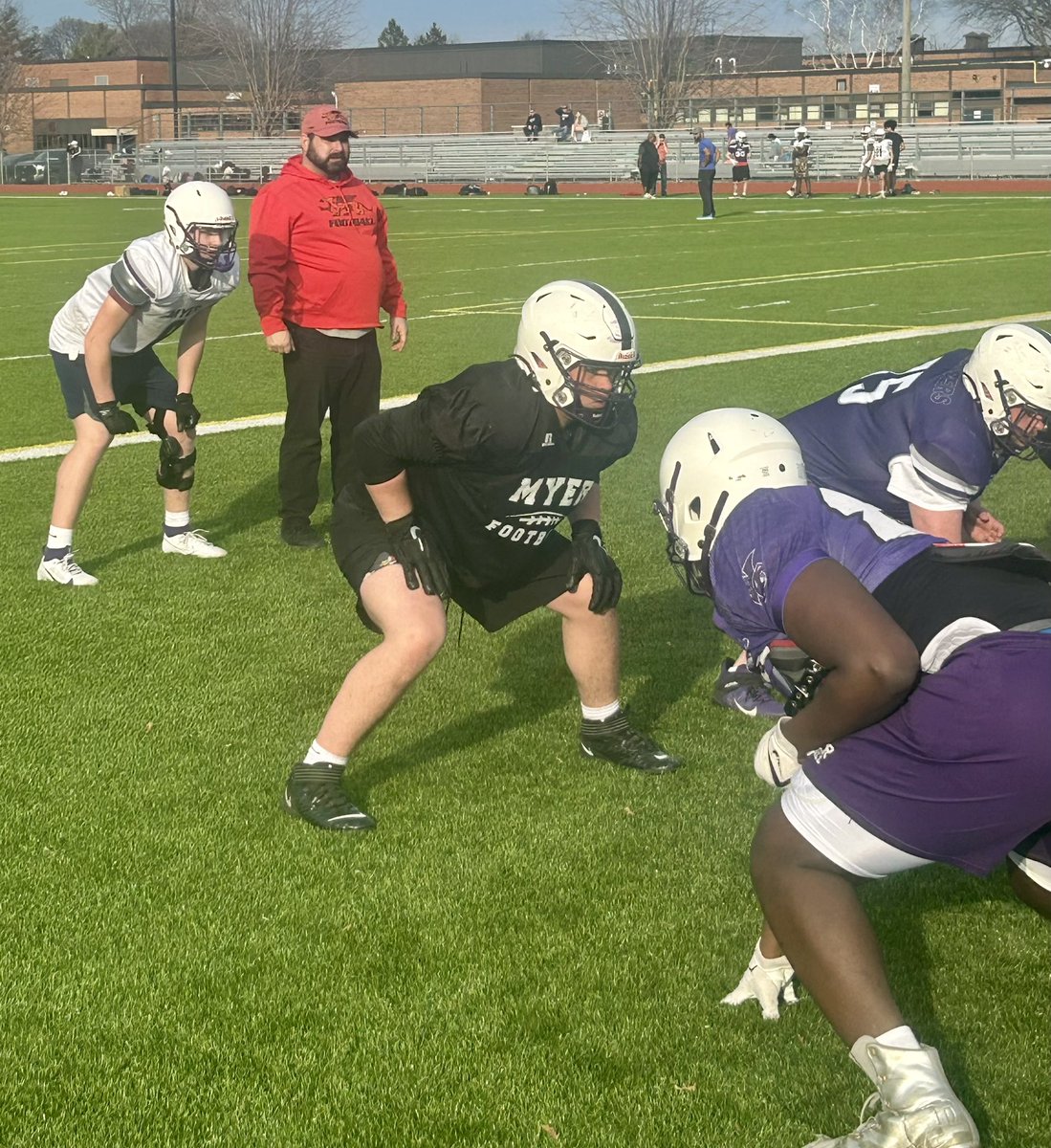 Big thanks to AN Myer Marauders for inviting our coaches to join your practice today in Niagara! 🏈 It's an honour to collaborate with such a talented team in a region known for producing top-notch football players. Let's keep grinding &amp; elevating the game together! #NextGryphon