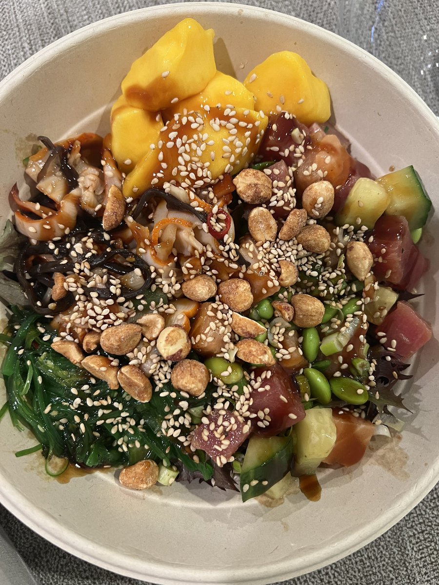 In a rush but keeping it healthy #onthego
A colorful Poke bowl 🐟🌈with a base of 2/3 mixed greens and sub to brown rice 
✅fish
✅fruits
✅veggies 
✅greens 
✅whole grains
✅nuts 

4️⃣5️⃣ healthy meals challenge 
#EatGoodFeelGoodxCRCAwareness #ACGfoodies #coloncancer #EBGIxCRC