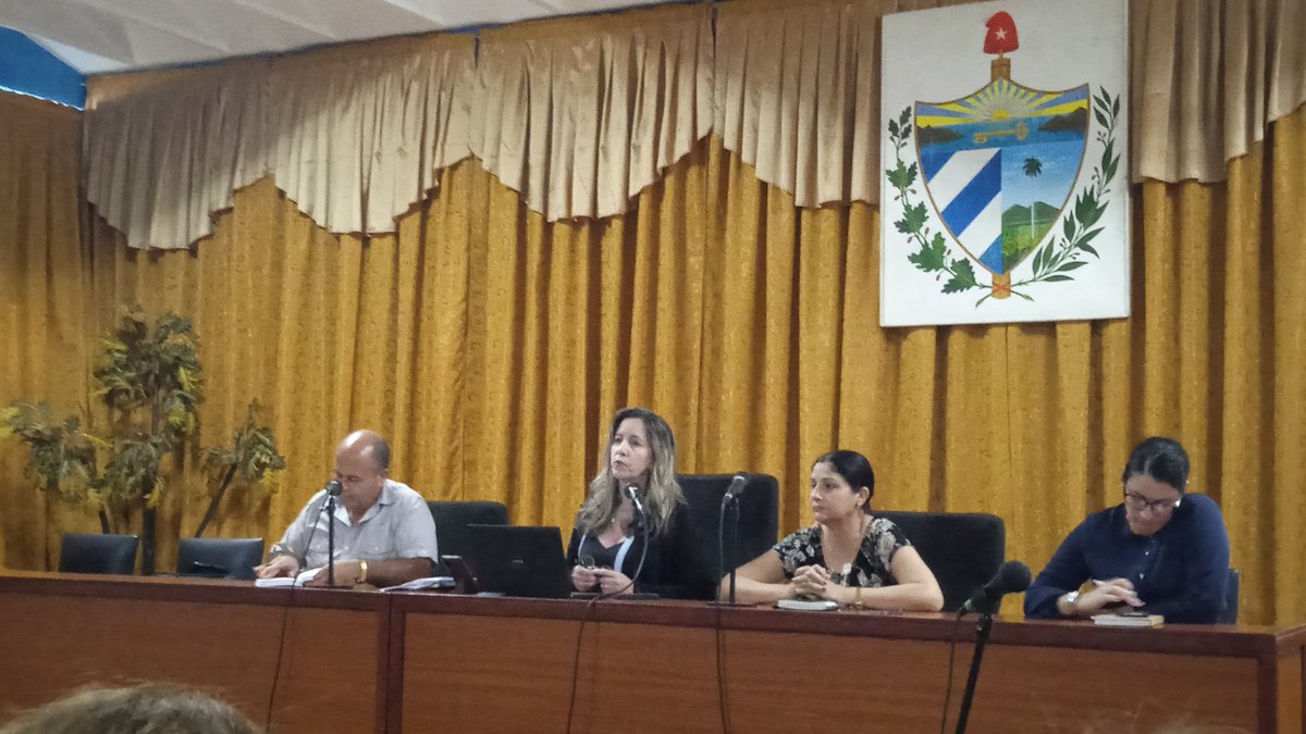 Recorrido de nuestra Ministra de Educación en #SanctiSpíritusEnMarcha intercambio muy fructífero dónde con mucho respeto y profesionalidad se  evaluaron las  acciones dirigidas a la implementación de las políticas y programas de prioridad en el sector #CabaiguánEduca #Cabaiguán