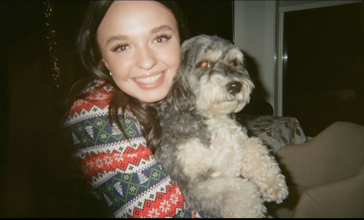 throwback to Christmas with my pup🐶🤍