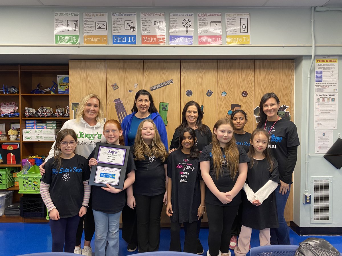 PS36 MSK Club received a plaque from Joey's Little Angels for collecting toys for pediatric hospitals. This organization provides financial aid and emotional support to families with a child undergoing medical treatment. @MSKSID31 @ps36dragons @DrMarionWilson @LearningWithMsZ