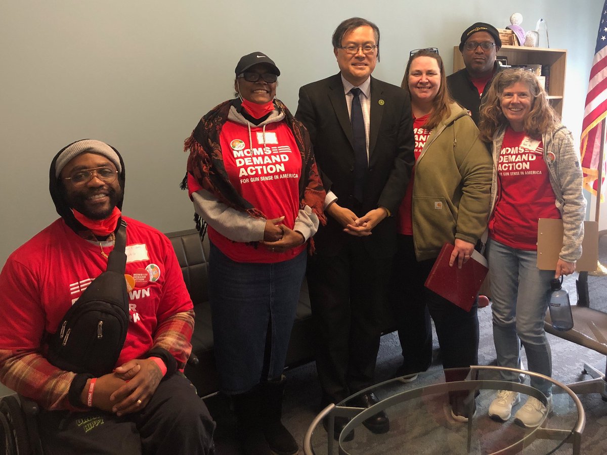 Yesterday, I was honored to meet with @MomsDemand for their advocacy day! Their work advocating for safer communities is vital in our collective efforts to prevent gun violence. Thank you for taking the time to meet with our office and leading the fight!