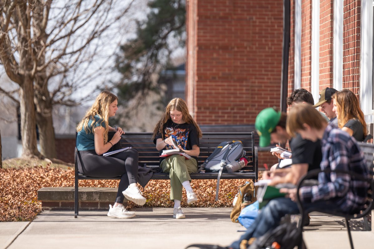 📢 Sophomores, the deadline to declare your majors is approaching! Don't miss out on shaping your academic journey. Declare your passion by March 8th, 2024. 🎓✨ #DePauw