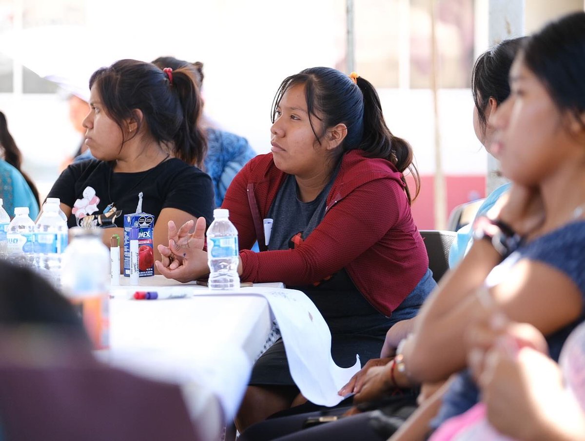 BadiZarate's tweet photo. Adelante Juntas, Abrimos Camino. 

Con @PaoLazoCorvera, arrancamos la conmemoración del  #8M nada más y nada menos que con las mujeres trabajadoras del campo, que participan de los programas de @IgualdadJalisco https://t.co/aWiFD9fGA9