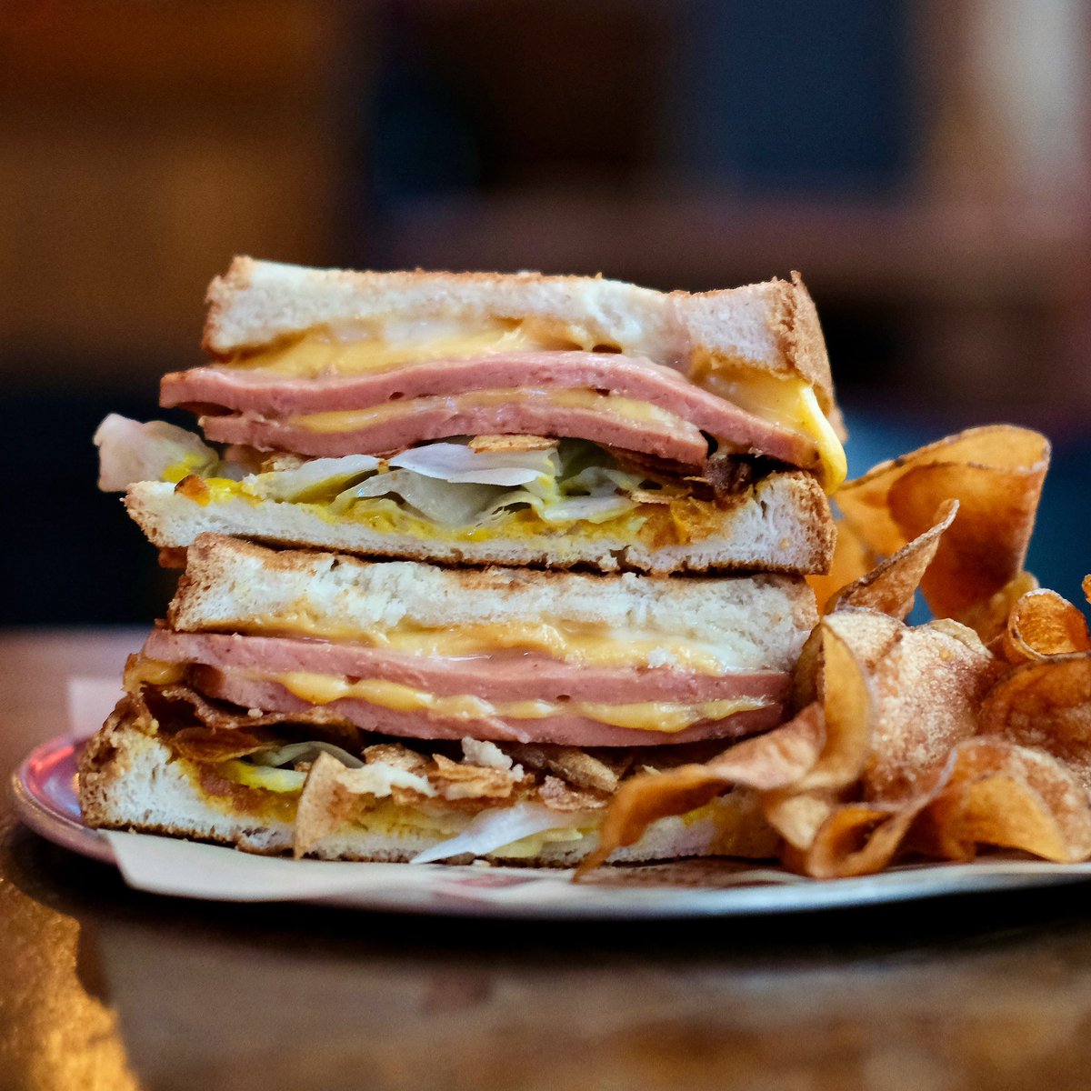 richcoledesign's tweet photo. The Fried Bologna Sandwich at @Carols_Chicago. 📸

#chicago #chicagoeats #chicagofood #chicagofoodie #photography #photo #chicagofoodscene #chicagobars #friedbologna #sandwich #eeeeeats https://t.co/4gP7XnYytR