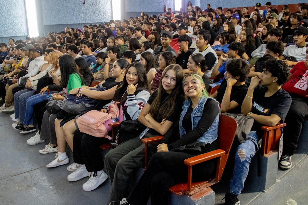 ¡Hey Prepa 7! 📢

¡Ayer tuvimos una charla súper interesante sobre cultura de denuncia y seguridad urbana! 🚔 Gracias a la Coordinación de Seguridad Universitaria por compartir estos tips con nosotros. ¡Sigamos cuidándonos entre todas y  todos! 💪

#Prepa7 #SeguridadUrbana