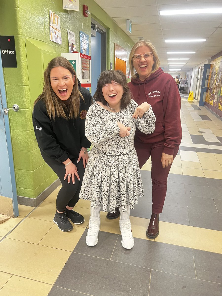 Met the Superintendent of Mississauga East, Ms. D.Belchior <a href="/MsDBelchior/">Ms. Belchior</a> <a href="/StSofia_DPCDSB/">St.Sofia_DPCDSB</a> I also had the pleasure of meeting Ms. Medyk, teacher, who kindly helped facilitate the set up in the gym along with Zachary, a truly wonderful Gr.8 student. <a href="/sandra_donaghue/">Sandra Donaghue /she/her</a> <a href="/rosinacosentino/">R. Cosentino</a>