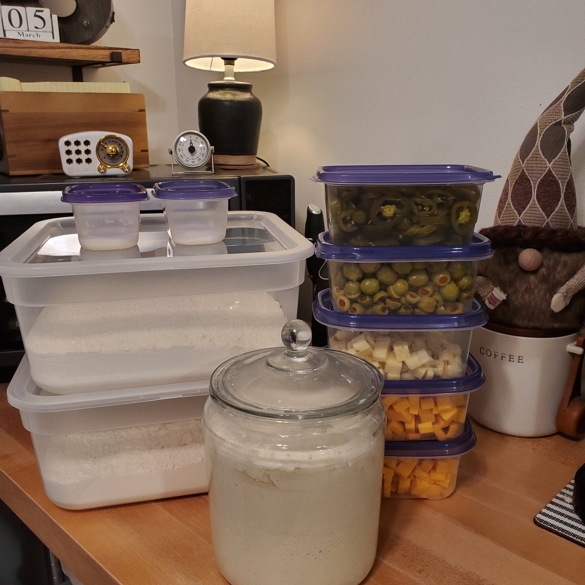 ReneaLynnMN's tweet image. It&apos;s been a great launch day! 🙏🤍🍞
#sourdough #doughday #microbakery