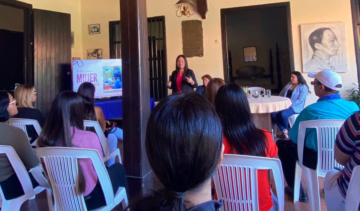 creemossucre's tweet photo. La Lcda. MaryGrecia Rojas nos relató como se adaptó a los cambios de ciudades para poder ejercer su rol como periodista. Además compartió tips como mujer guerrera para continuar en la labor en medio de tantos cambios. 

También profesora de la UCSAR CUMANÁ https://t.co/uJl6PNpBq2