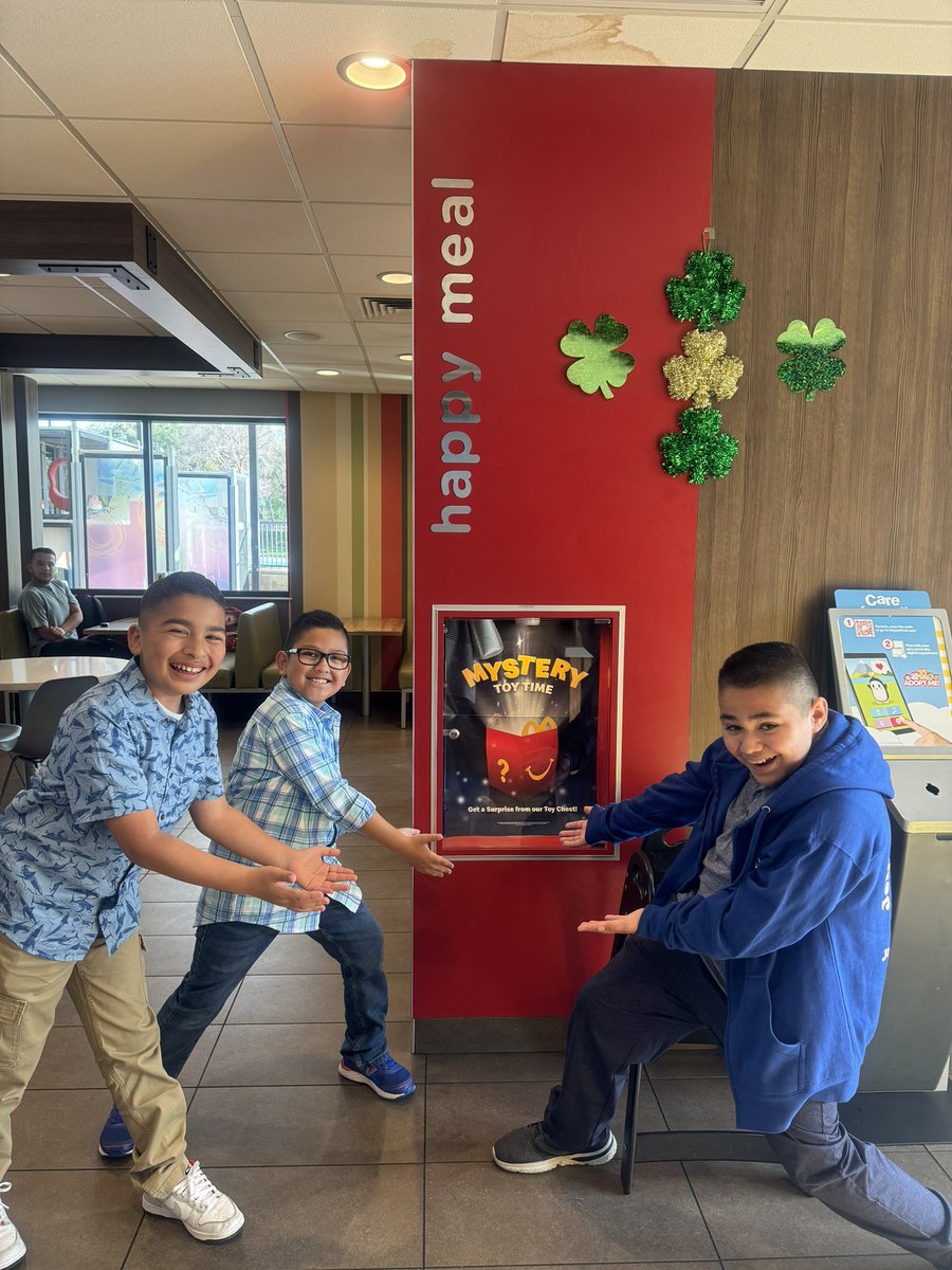 ethanbrandon13's tweet image. Supporting @JellickJaguar &amp;amp; @JellickPTA for #McteacherNight @RowlandSchools