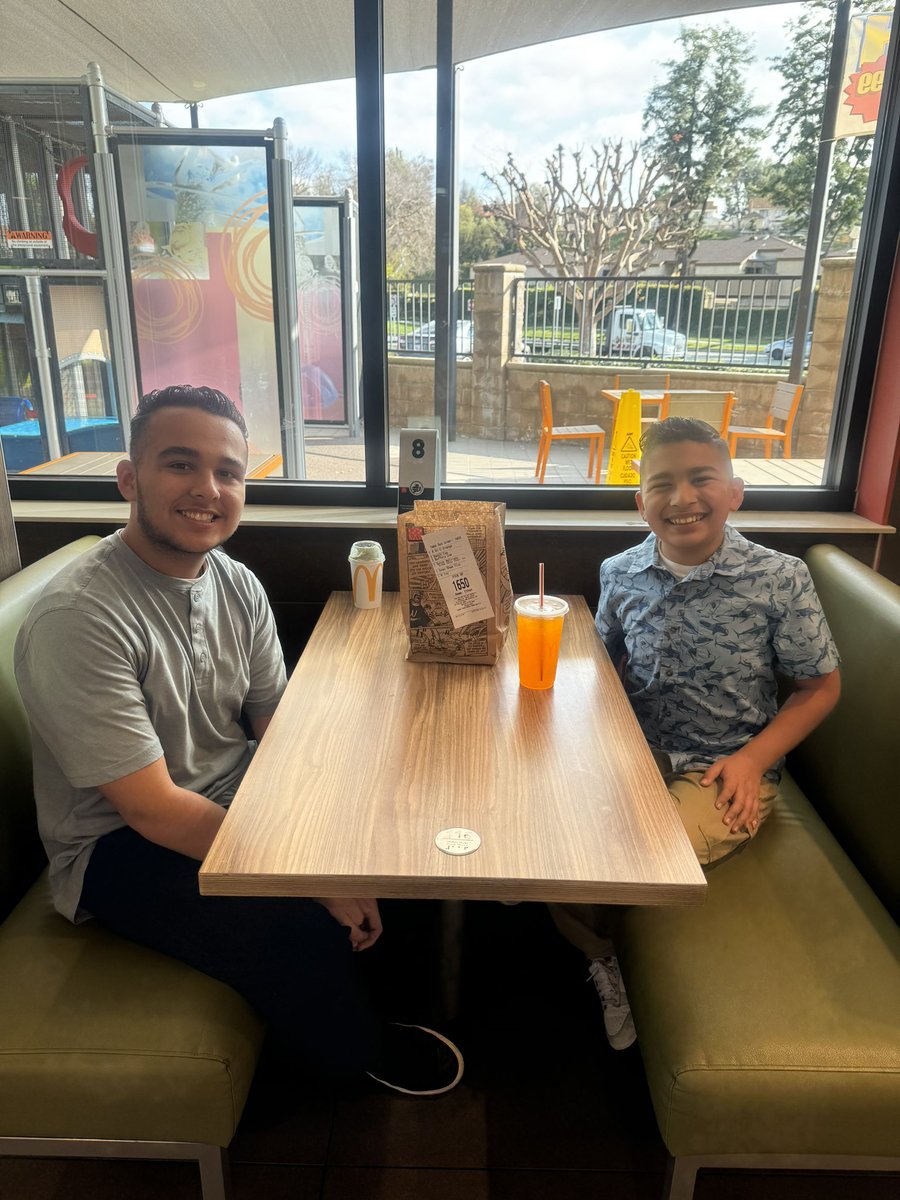 ethanbrandon13's tweet image. Supporting @JellickJaguar &amp;amp; @JellickPTA for #McteacherNight @RowlandSchools