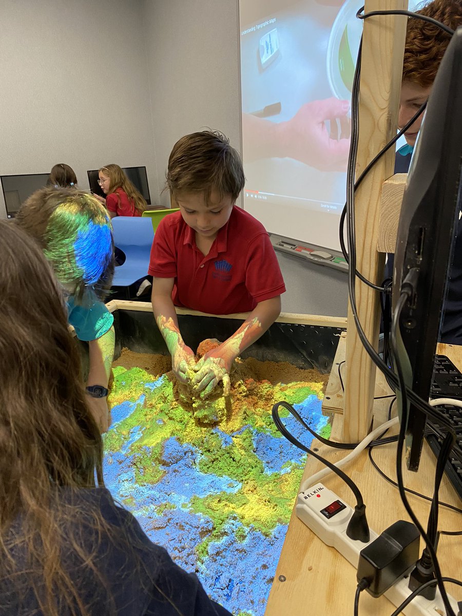 21stStacy's tweet image. We built 3D topographical maps and then explored the Tech Pioneers’ DIY AR sandbox @Davis_Academy #davis2