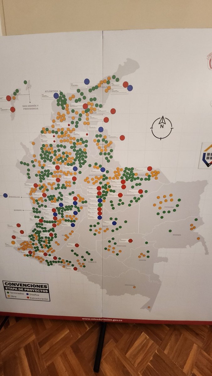 Este mapa esta en mi oficina. Cada mes se rehace. Son los colegios y sedes universitarias que están en diseño o construyéndose en este momento