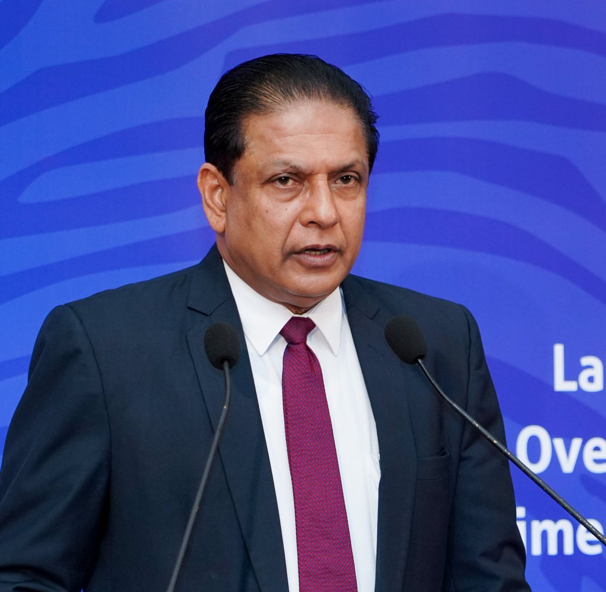 .<a href="/UNDPSriLanka/">UNDP in Sri Lanka</a> launched the District Profiles: District-Specific Overviews of the Socio-Economic Context &amp; Multidimensional Vulnerability in #SriLanka earlier this week, handing over the official first copy to Hon. <a href="/ShehanSema/">Shehan Semasinghe</a>, State Minister of Finance.
#MVI #DataAnalytics