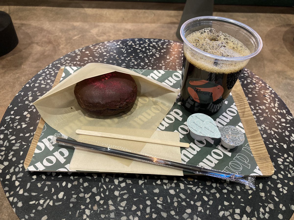 i_hkq's tweet photo. YouTubeでも紹介されて
居たカフェに行ってみました!
オシャレで美味しいカフェ
ドーナツみたいなものが
生地とても美味しいし
中は居心地いいカフェです
✨🍩☕️🍩🍴
札駅ステラ4階kiosQです
ぜひおすすめです!
一度行ってみては?!
#kiosQ
#ステラプレイス https://t.co/qOkjBKARAS