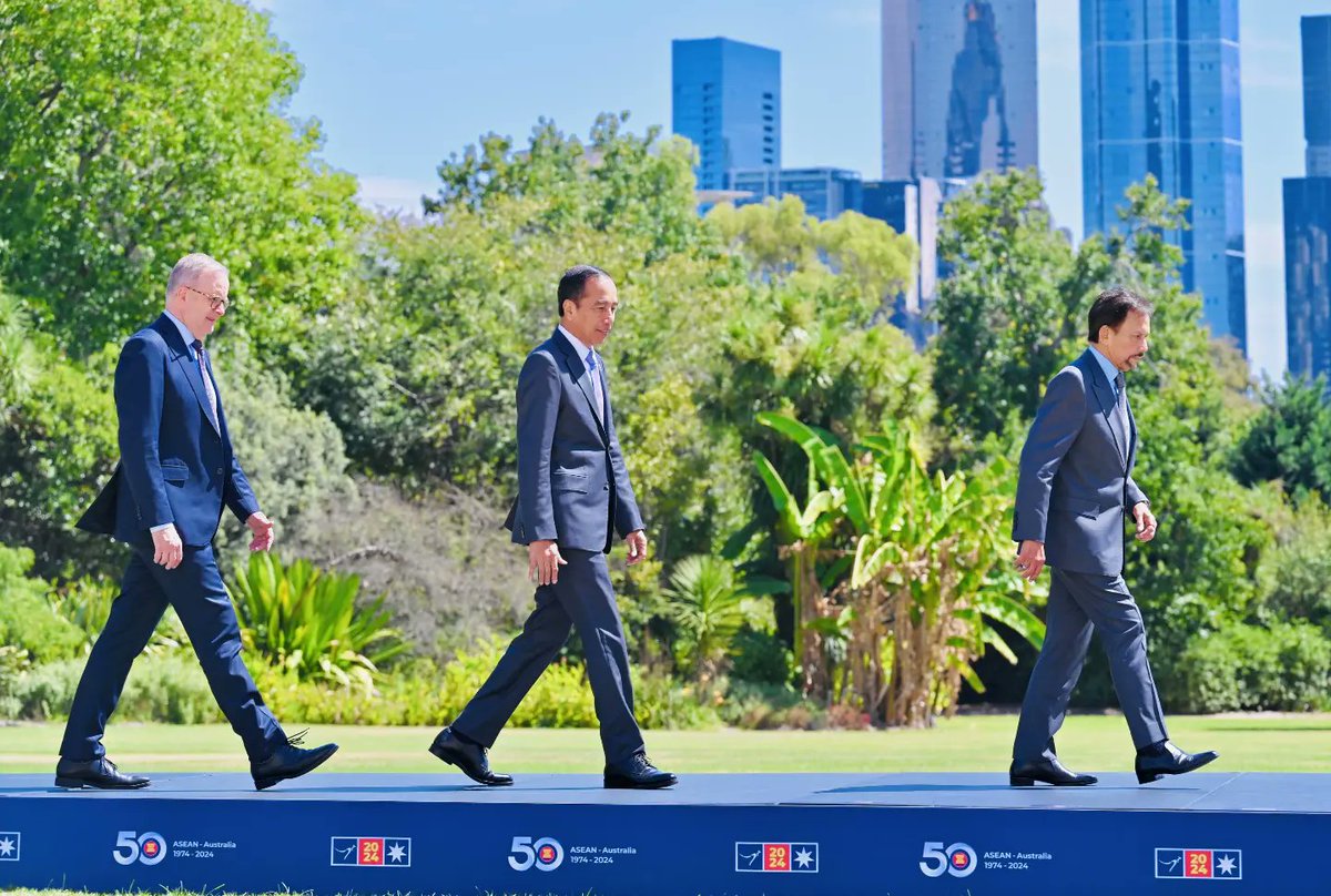 jokowi's tweet photo. Usai jamuan makan siang dalam rangka Konferensi Tingkat Tinggi (KTT) Khusus ASEAN-Australia di Government House Victoria, Australia, Rabu, 6 Maret 2024, saya melakukan sesi foto bersama Perdana Menteri (PM) Australia Anthony Albanese, Gubernur Victoria Margaret Gardner AC, beserta para pemimpin negara lainnya.

Foto: Laily Rachev - Biro Pers Sekretariat Presiden