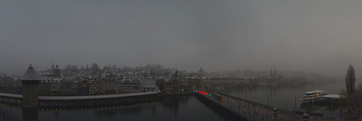 MeteoNewsAG's tweet image. In den vergangenen Stunden lag der Niederschlagsschwerpunkt in der #Zentralschweiz, bei nur wenig Wind &quot;frass&quot; sich hier die Schneefallgrenze bis ins Flachland. So ist es heute Morgen verbreitet angezuckert, hier als Beispiel #Luzern (roundshot). meteonews.ch (km)