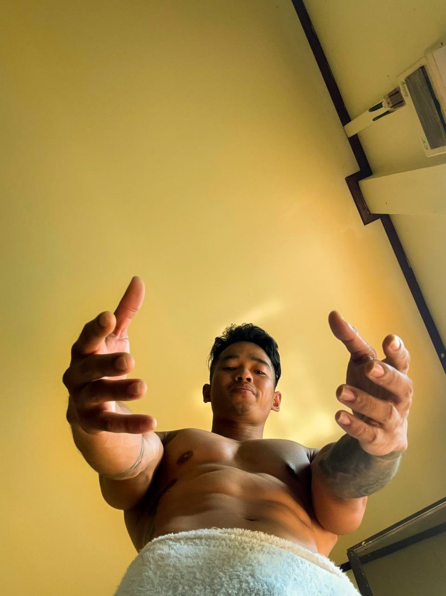 HectorLim238837's tweet photo. Let's go to the bathroom to shower together,baby💛 https://t.co/1QLys5WjEu