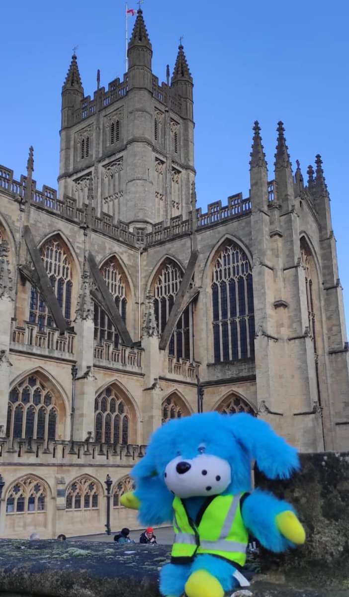 This week 5 French groups are staying with our Host Families. The Warminster based groups are from Sancey. After the long drive Craig our Coordinator and our Host Families welcomed them to a Home from Home stay. Mascot Fred & the students day out in Bath. @VisitBath @bathabbey