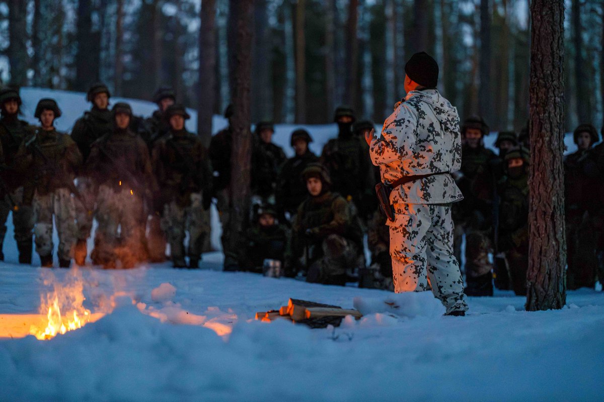 rannikkopr's tweet photo. Taistelijan mieli on kokonaisuus, jossa stimuloidaan pohtimaan itsensä kanssa sitä, miksi täällä lopulta ollaan ja mihin pitää olla valmis. #Toimintakyky’ä tukeva henkilöstö toimii ohjaajana, kuten #Rannikkoprikaati’ssa sotilaspastori @HKivijarvi. #Merivoimat #Upinniemi https://t.co/xNVcAerd4E