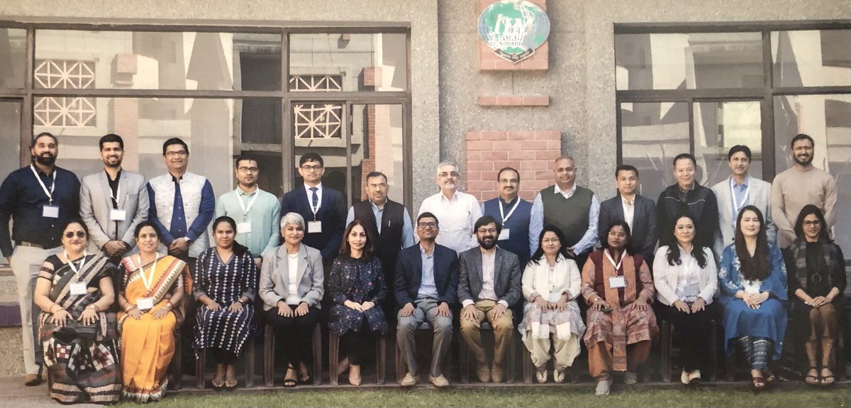 Accelerating #JustTransition for an inclusive 🌏. Over 60 million MSMEs in 🇮🇳 are leading the country's economic transformation. Policymakers from 8 states were trained on enabling MSME engagement for just transition in a prog by @UNDPAsiapac, @UNDP_India, @IIML & @SPG_In.