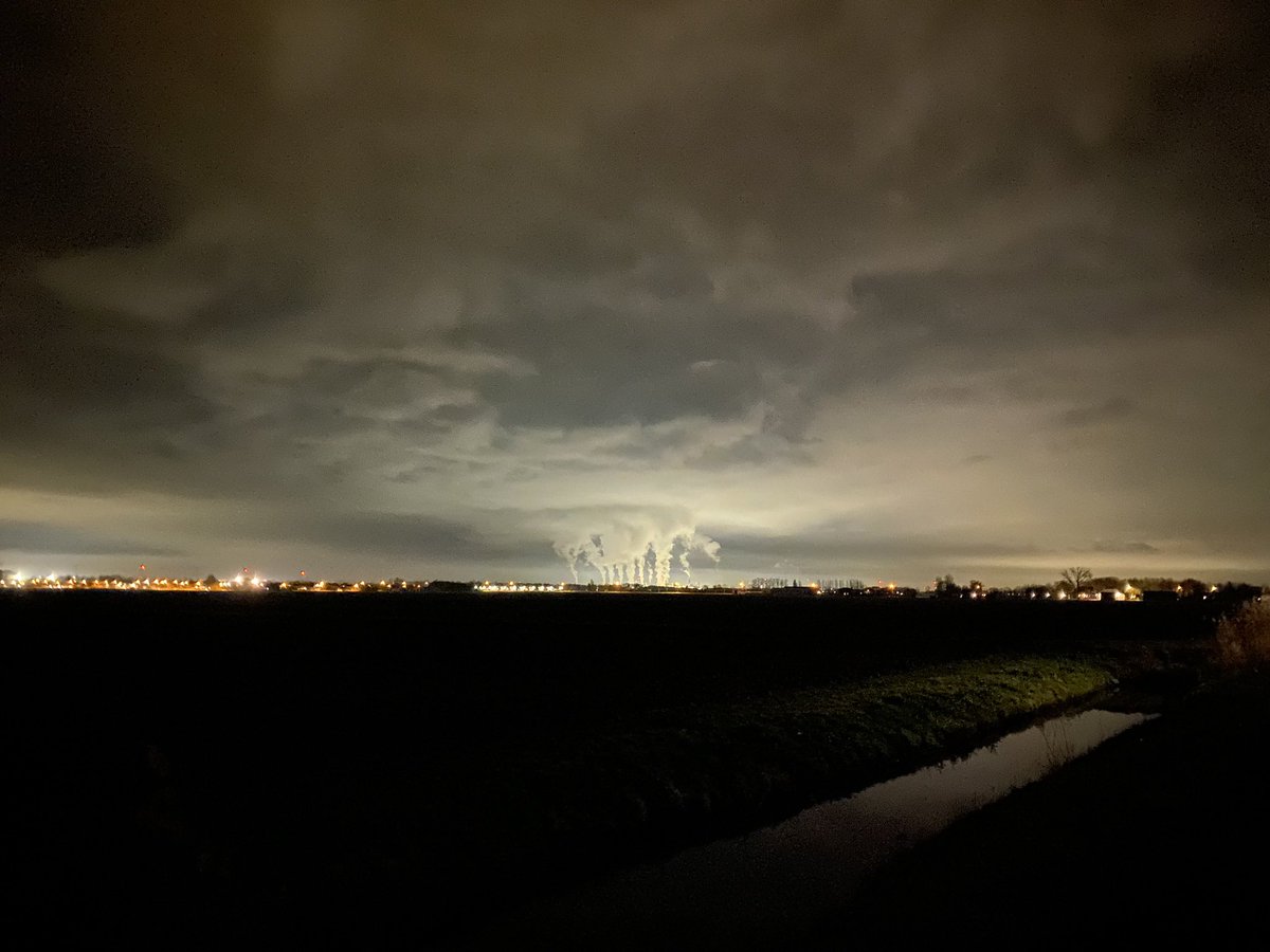 LeovGorp's tweet image. Lekker zelf wolken maken! #shellmoerdijk kan het!